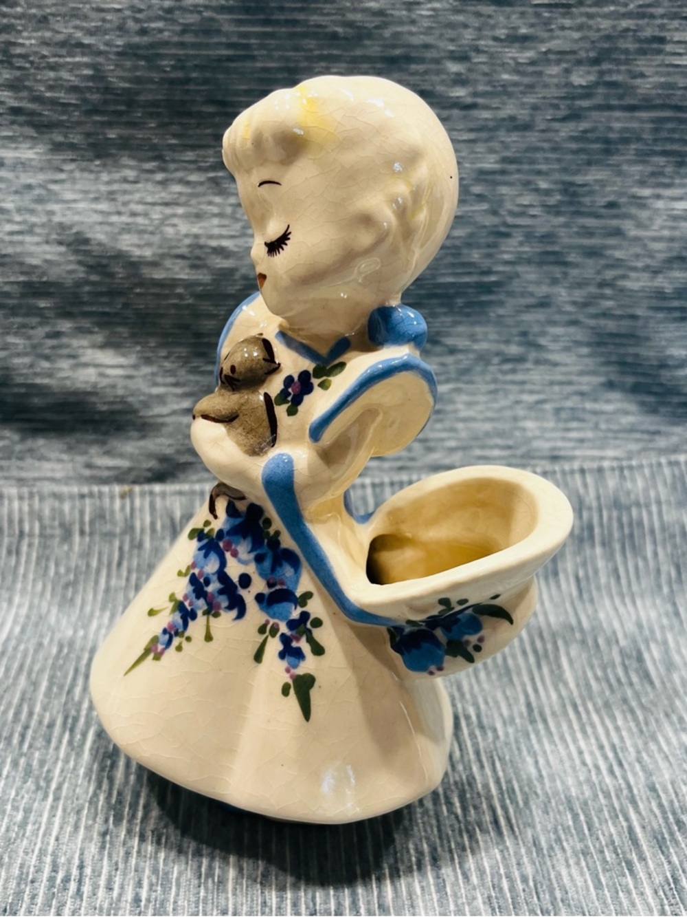 Delee Vintage Ceramic Pottery Girl Figurine Planter in Cream and Blue - Picture 2 of 6